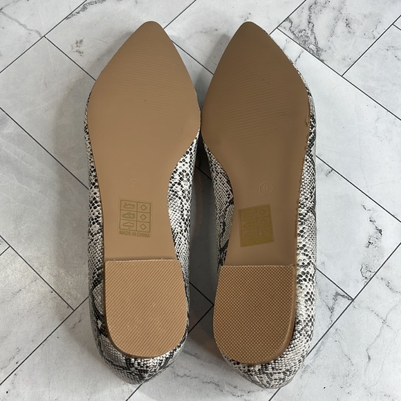 NWT Journee Collection Womens Snake Print Faux Leather SlipOn Flat Moana Shoe 9M - Picture 6 of 8